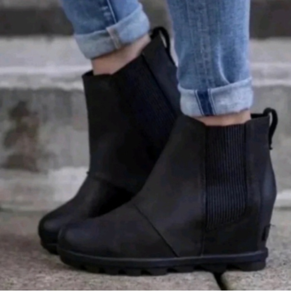 Sorel Joan of Arctic II Chelsea ankle booties with hidden wedge. - Picture 1 of 7